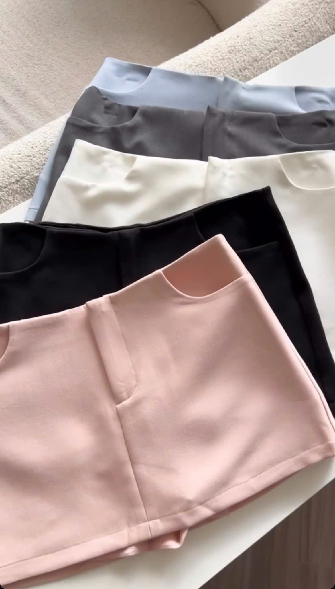 Chân váy ôm lưng thấp