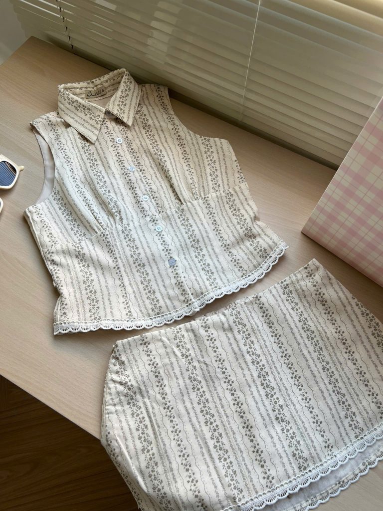Alternative view of Delila Set